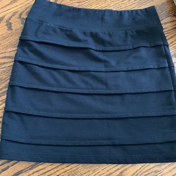 Garage and Urban Outfitters skirt bundle (pencil skirt + skater skirt) - Picture 6 of 8